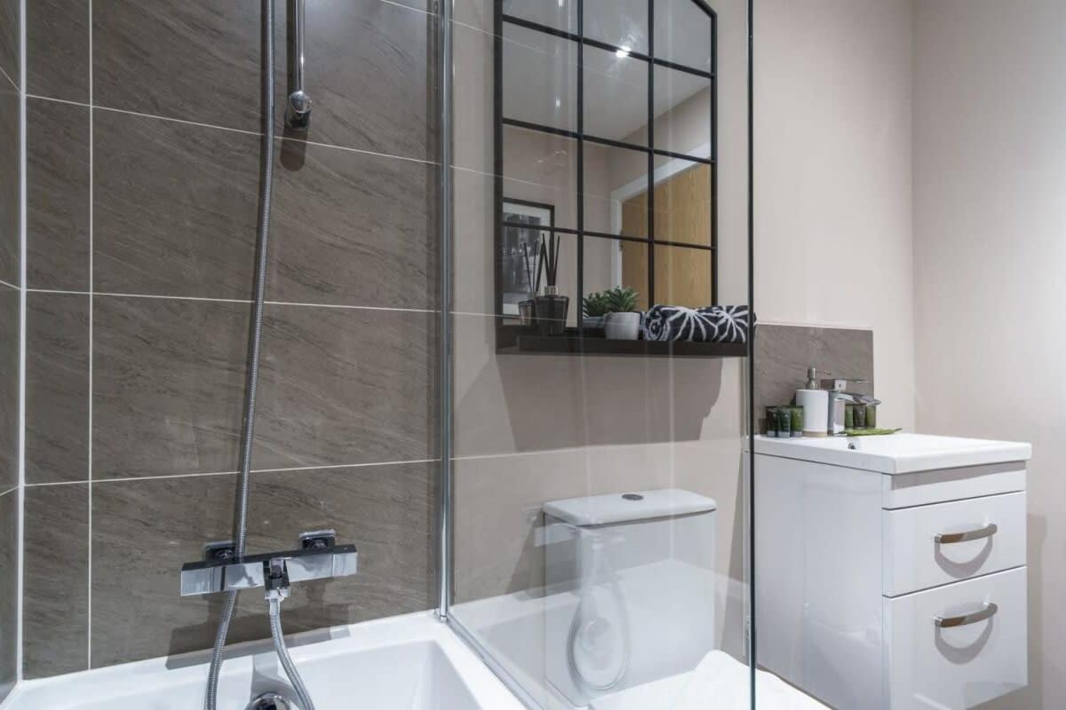 Fantastic 1 Bed - Sleeps 3 Apartment *