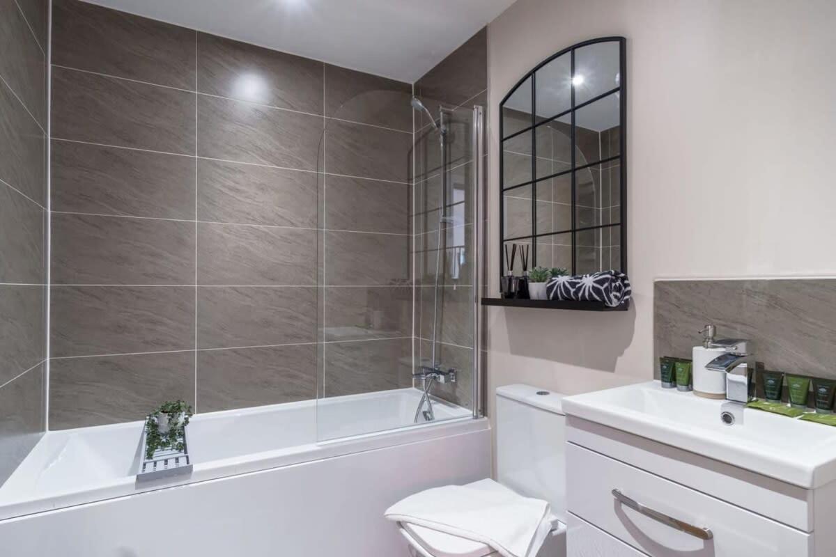 Fantastic 1 Bed - Sleeps 3 Apartment *